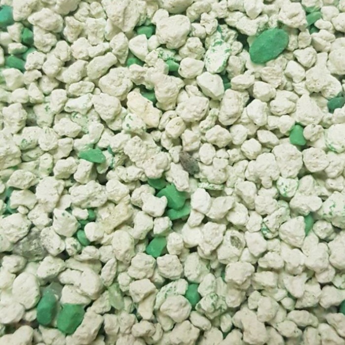 <p><strong>100% натуральный бентонит, ароматный, ультракомкующийся наполнитель для кошачьих туалетов c ароматом душистой Сосны.&nbsp;Бывает Мелкой фракции или крупной! Уточняйте у оператора!</strong></p>