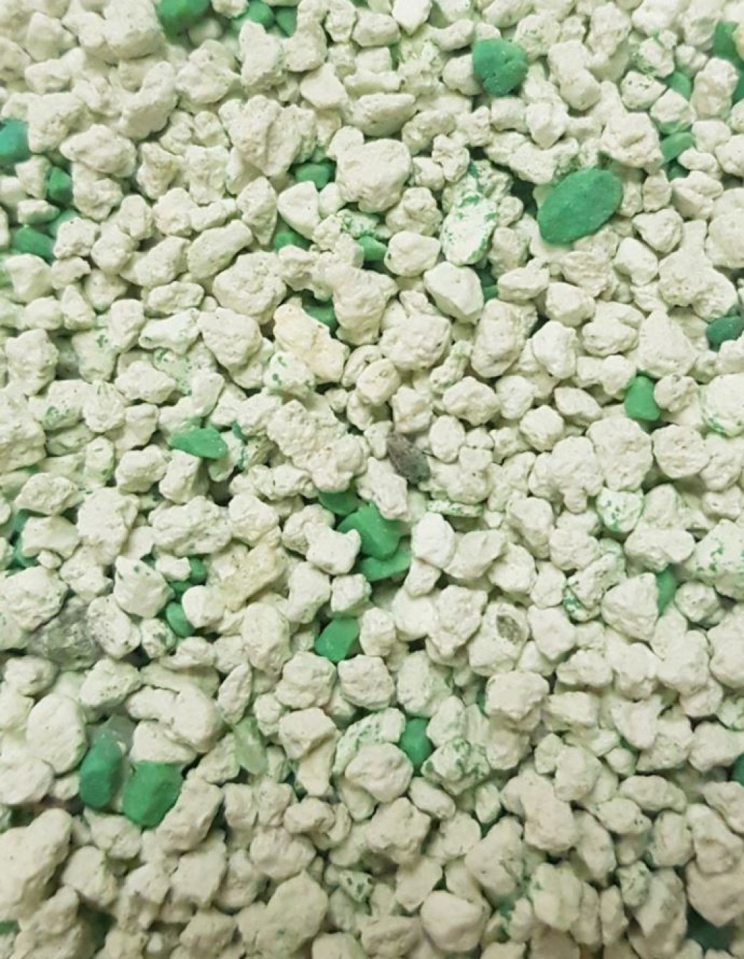 <p><strong>100% натуральный бентонит, ароматный, ультракомкующийся наполнитель для кошачьих туалетов c ароматом душистой Сосны.&nbsp;Бывает Мелкой фракции или крупной! Уточняйте у оператора!</strong></p>