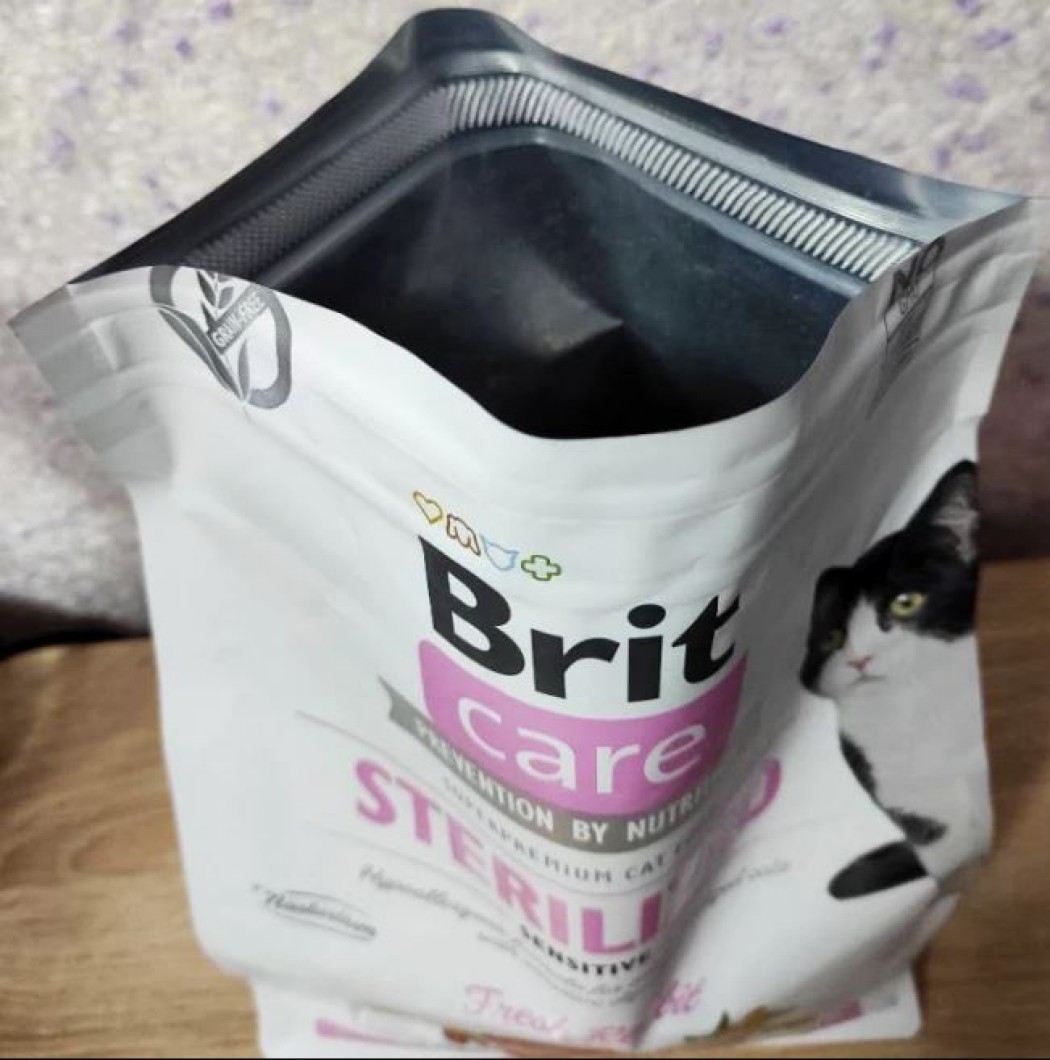 <p><strong>Hrană completă pentru pisici sterilizate adulte cu digestie sensibilă.</strong></p>