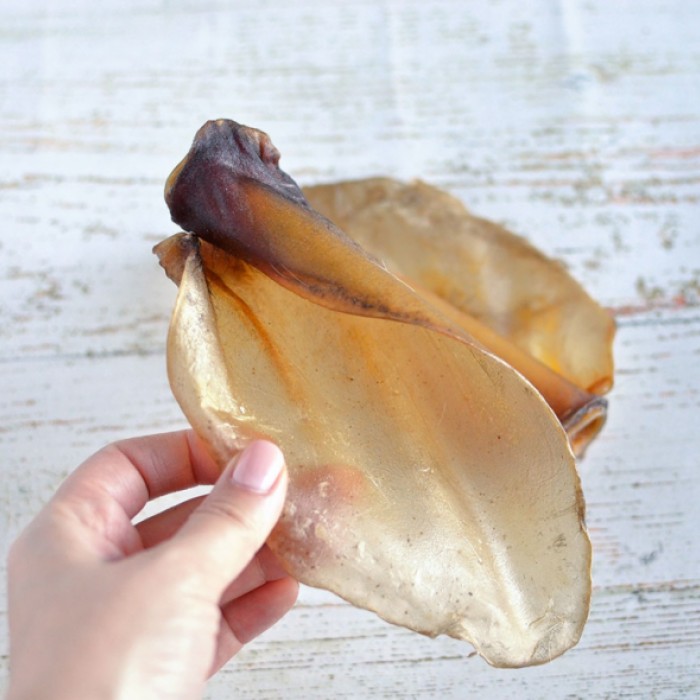 <p><strong>Уши говяжьи, натуральное сушеное лакомство для собак</strong></p>

<p><strong>от 60&nbsp;до 65&nbsp;грамм</strong></p>