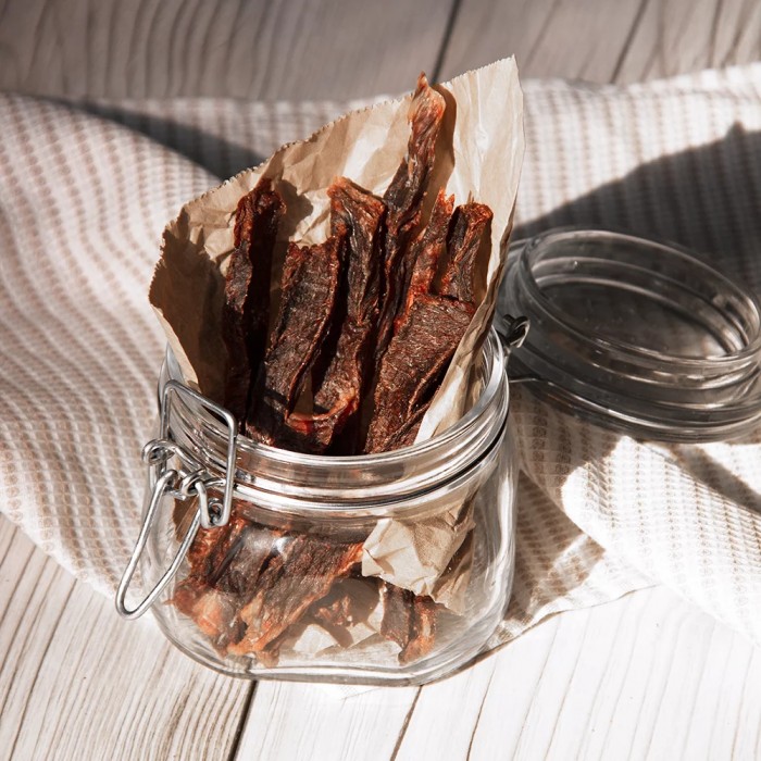 <p><strong>Состав:&nbsp;100% филе говядины, без ароматизаторов, усилителей вкуса, красителей и консервантов.</strong></p>