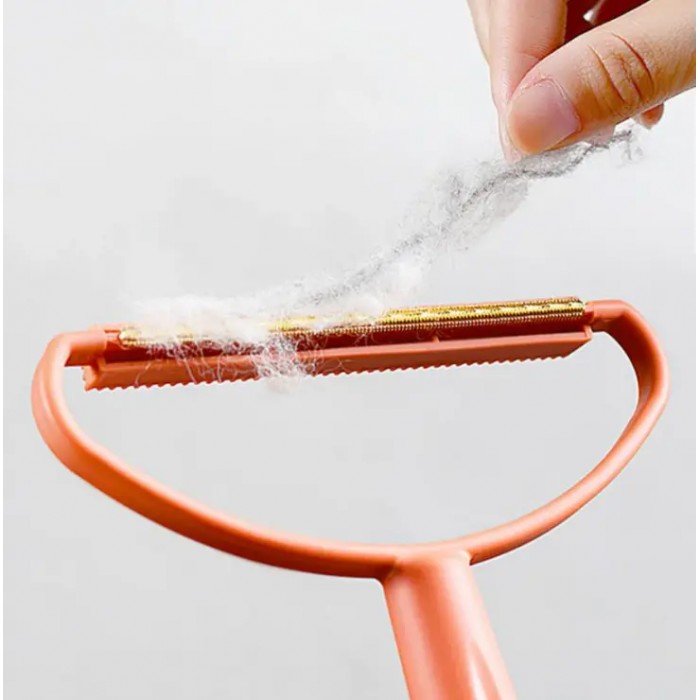 <p>Perie pentru &icirc;ndepărtarea blănii, scamelor și scamelor de pe haine.</p>