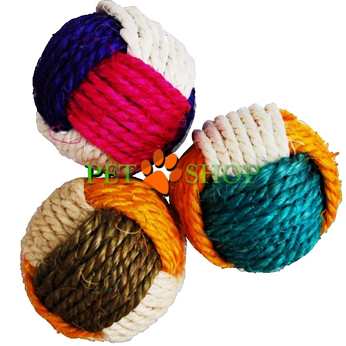 <p>Практичная и интересная <strong>игрушка-мяч для кошек из натурального сизаля</strong> &mdash; отличный способ развить охотничьи инстинкты, поддержать активность и просто порадовать вашего питомца. Изделие изготовлено из прочного натурального материала, безопасного для здоровья животного и устойчивого к активной игре.</p>