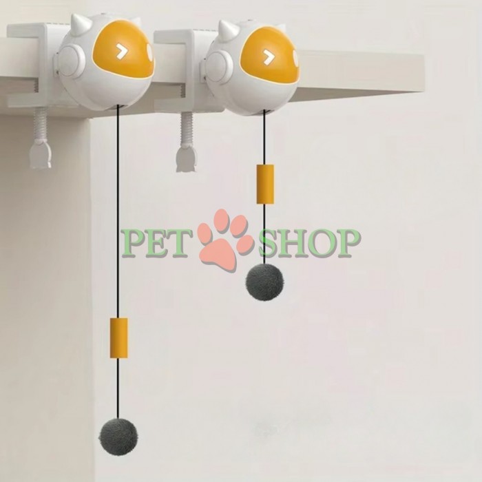 <p>Интерактивная игрушка-дразнилка в виде котика с пушистым мячиком на регулируемой веревке для кошек. Игрушка способствует поддержанию физической активности любимца и удовлетворяет охотничьи инстинкты питомца.&nbsp;<strong>Батарейки в комплект не входят.</strong></p>