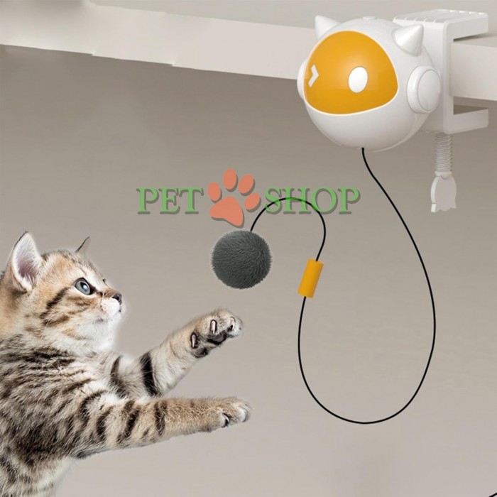 <p>Интерактивная игрушка-дразнилка в виде котика с пушистым мячиком на регулируемой веревке для кошек. Игрушка способствует поддержанию физической активности любимца и удовлетворяет охотничьи инстинкты питомца.&nbsp;<strong>Батарейки в комплект не входят.</strong></p>