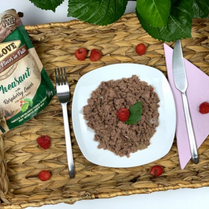 <p><strong>Carnilove&nbsp;Pheasant with Raspberryleaf&nbsp;300 грамм&nbsp;Кусочки мяса фазана&nbsp;с листьями малины</strong></p>