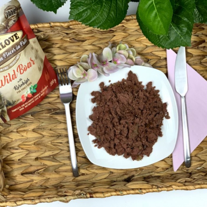 <p><strong>Carnilove&nbsp;Wild Boar with Rosehip&nbsp;300 gramm, O m&acirc;ncare completă sau un topping delicios pentru granule. Fără cereale, cartofi, OMG, soia, conservanți sau coloranți. Conținut ridicat de carne 85%,&nbsp;Carnea de porc mistreț.</strong></p>