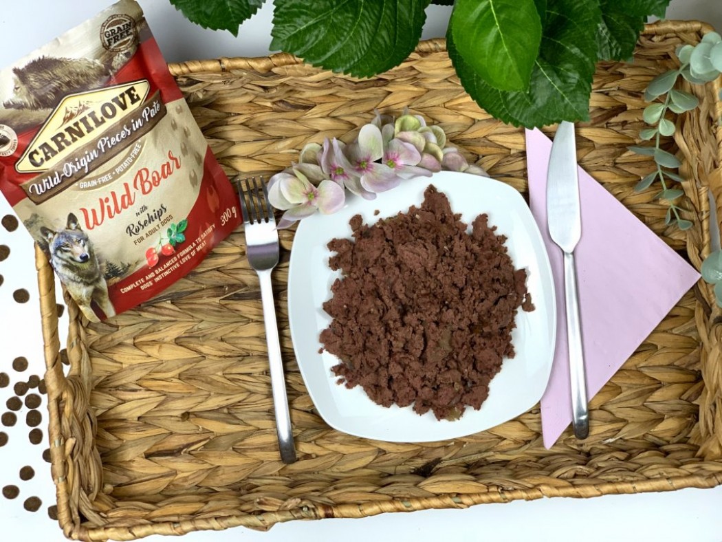 <p><strong>Carnilove&nbsp;Wild Boar with Rosehip&nbsp;300 gramm, O m&acirc;ncare completă sau un topping delicios pentru granule. Fără cereale, cartofi, OMG, soia, conservanți sau coloranți. Conținut ridicat de carne 85%,&nbsp;Carnea de porc mistreț.</strong></p>