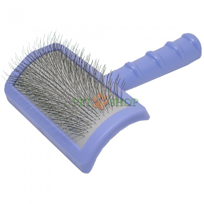 <p><strong>Tauro Pro Line</strong> - профессиональная пластиковая щетка изогнутой формы с антистатическим покрытием и мягкими зубцами из нержавеющей стали для ухода за всеми типами шерсти у кошек и собак. Инструмент тщательно расчесывает шерсть, распутывает колтуны и удаляет отмершие волоски.</p>