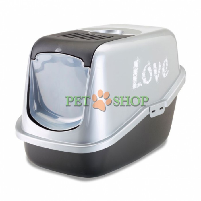 <p><strong>Litiera acoperită, practică, de la Savic prezintă&nbsp;o clapetă frontală mare, ceea ce permite o curățare ușoară și comodă.&nbsp;Baza tip tăviță foarte &icirc;naltă&nbsp;a toaletei previne scurgerea umezelii din interior &icirc;n afară și este foarte potrivită, totodată, inclusiv raselor mai mari de pisici.&nbsp;</strong></p>