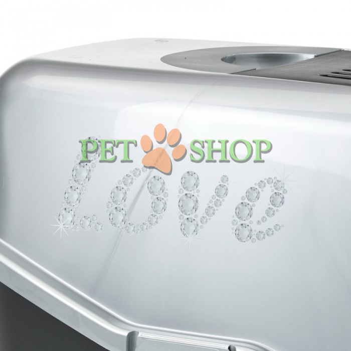 <p><strong>Litiera acoperită, practică, de la Savic prezintă&nbsp;o clapetă frontală mare, ceea ce permite o curățare ușoară și comodă.&nbsp;Baza tip tăviță foarte &icirc;naltă&nbsp;a toaletei previne scurgerea umezelii din interior &icirc;n afară și este foarte potrivită, totodată, inclusiv raselor mai mari de pisici.&nbsp;</strong></p>