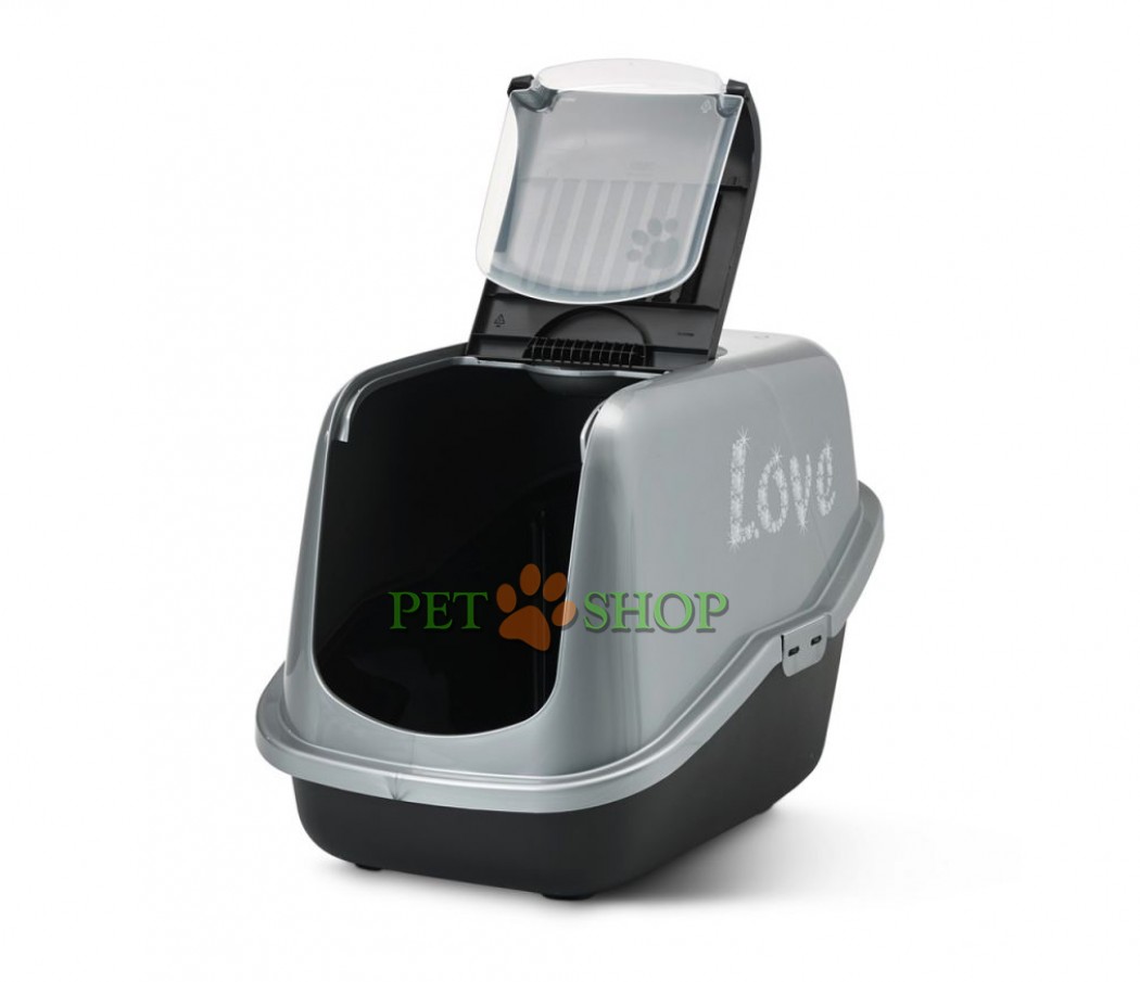 <p><strong>Litiera acoperită, practică, de la Savic prezintă&nbsp;o clapetă frontală mare, ceea ce permite o curățare ușoară și comodă.&nbsp;Baza tip tăviță foarte &icirc;naltă&nbsp;a toaletei previne scurgerea umezelii din interior &icirc;n afară și este foarte potrivită, totodată, inclusiv raselor mai mari de pisici.&nbsp;</strong></p>